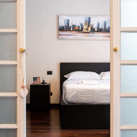 The Best Rent - Modern Duomo Apartment ميلان المظهر الخارجي الصورة