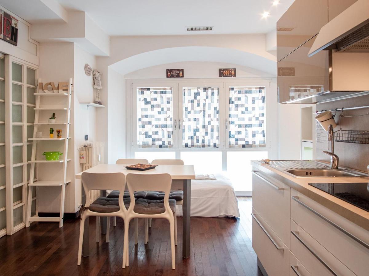 The Best Rent - Modern Duomo Apartment ميلان المظهر الخارجي الصورة