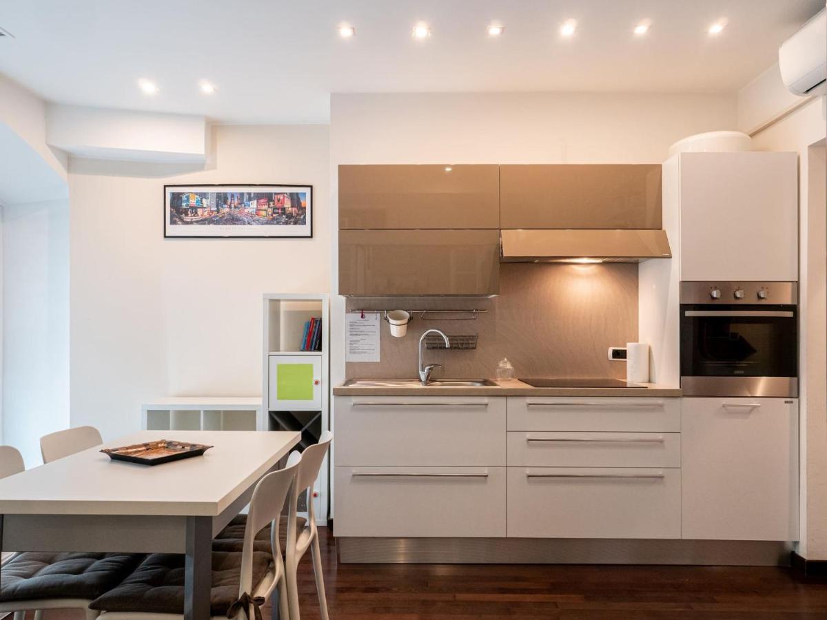 The Best Rent - Modern Duomo Apartment ميلان المظهر الخارجي الصورة