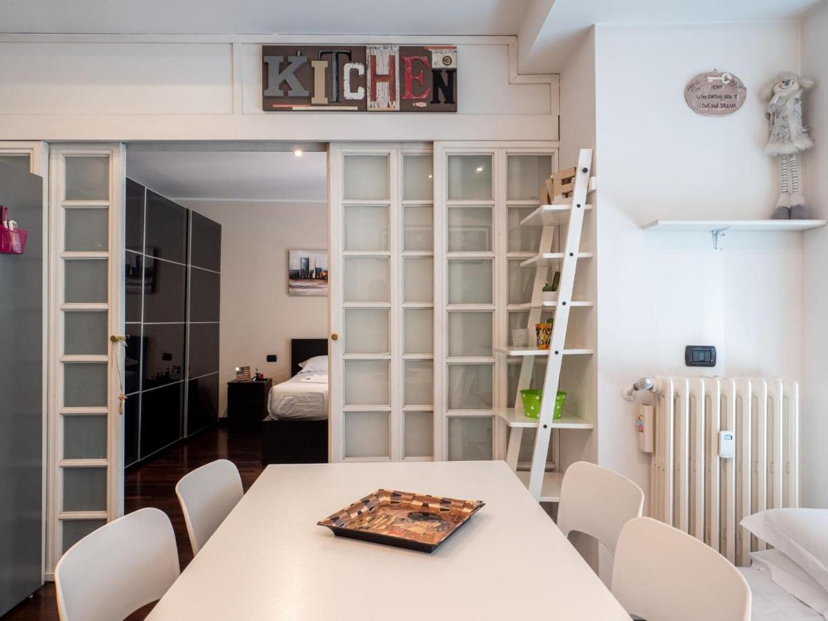 The Best Rent - Modern Duomo Apartment ميلان المظهر الخارجي الصورة