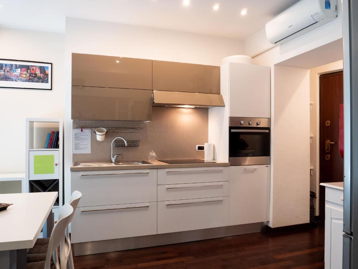 The Best Rent - Modern Duomo Apartment ميلان المظهر الخارجي الصورة