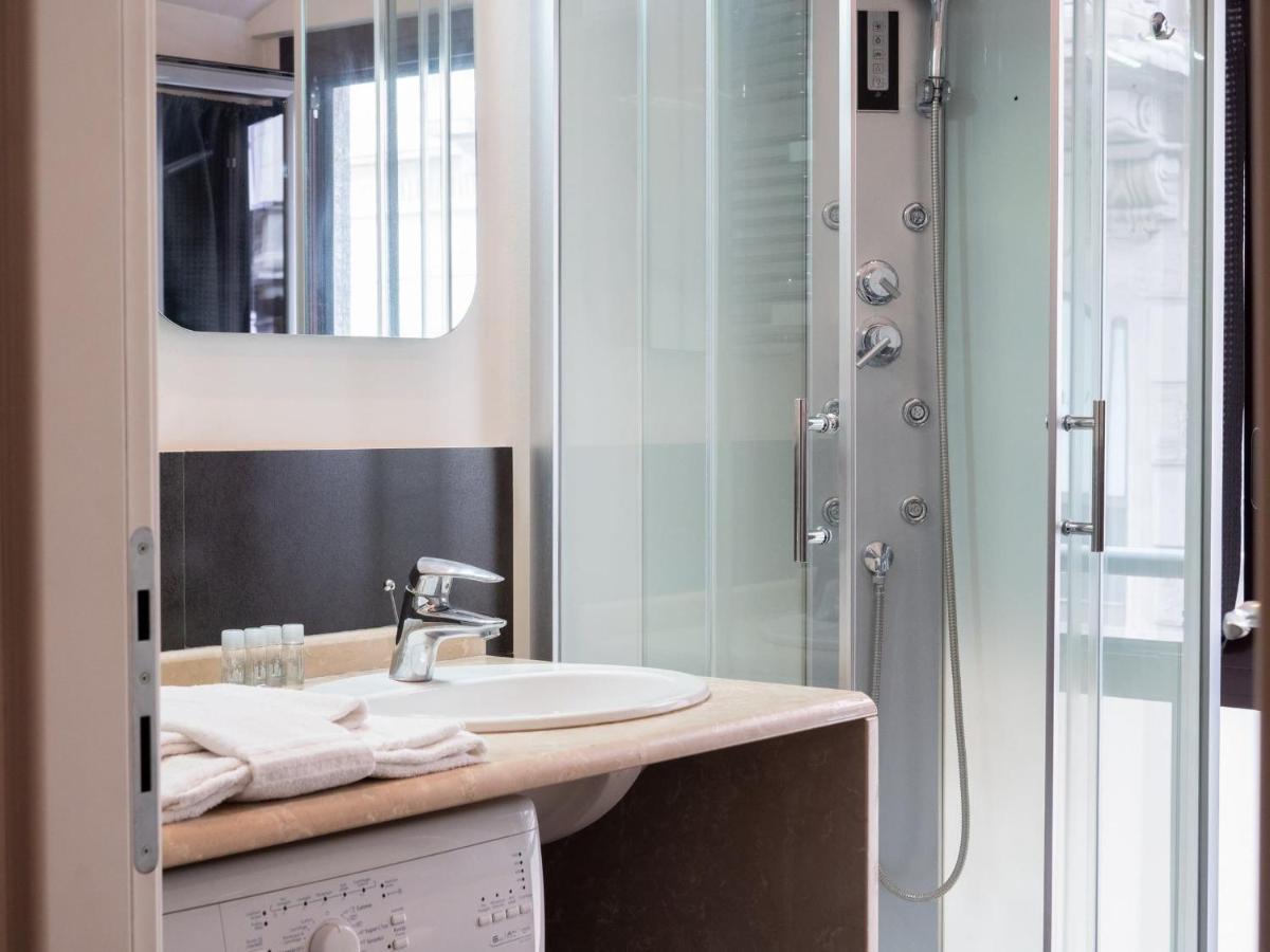 The Best Rent - Modern Duomo Apartment ميلان المظهر الخارجي الصورة