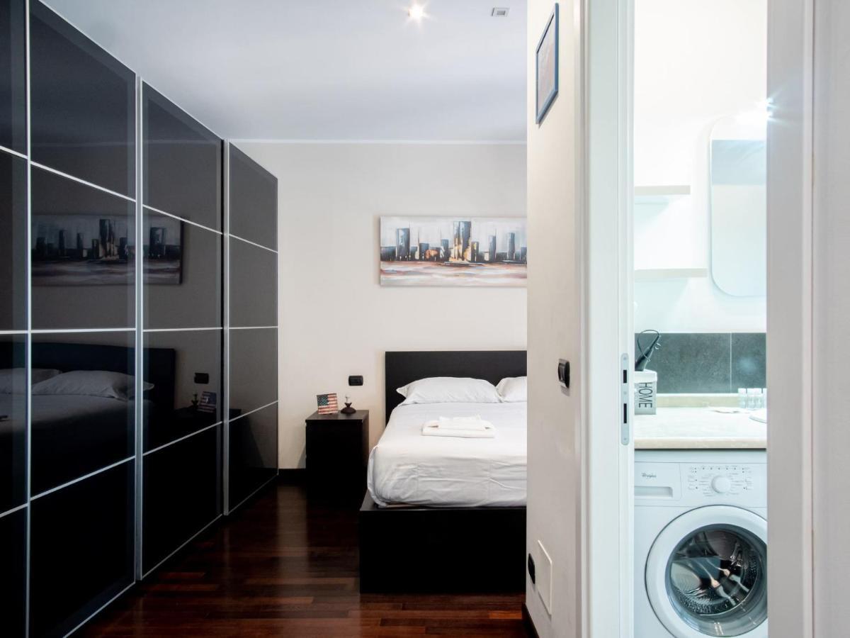 The Best Rent - Modern Duomo Apartment ميلان المظهر الخارجي الصورة