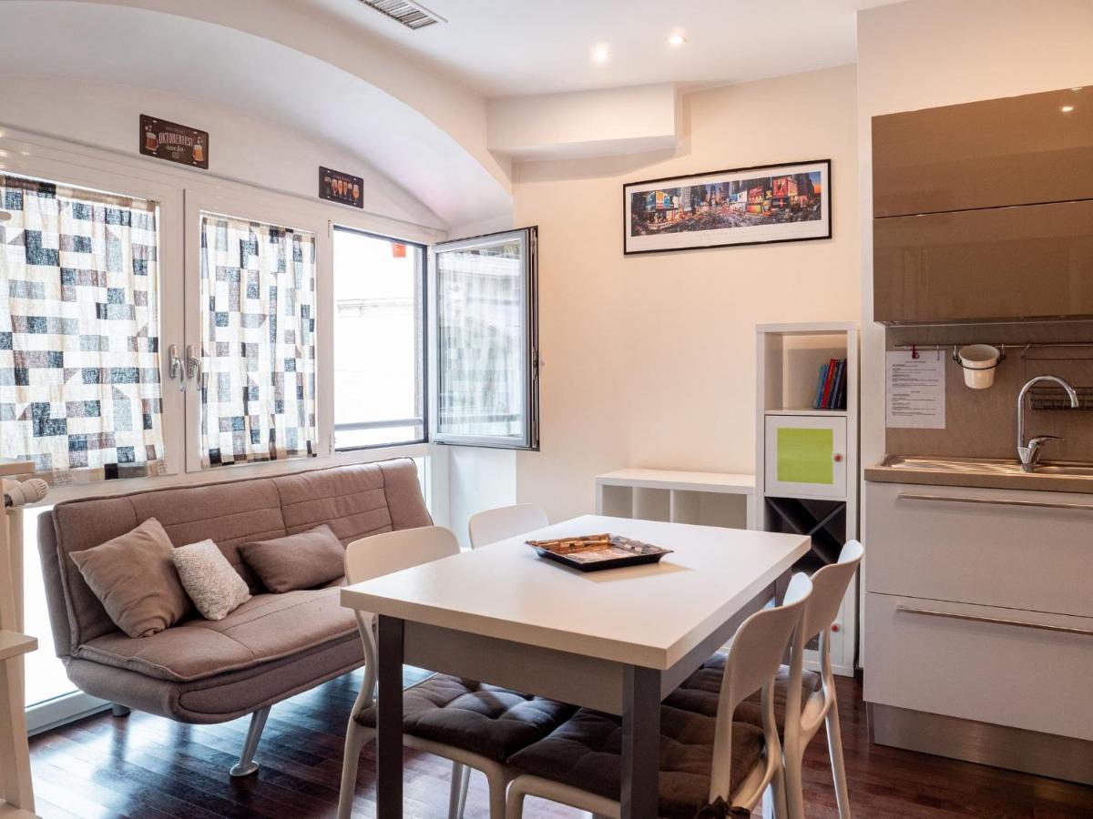 The Best Rent - Modern Duomo Apartment ميلان المظهر الخارجي الصورة